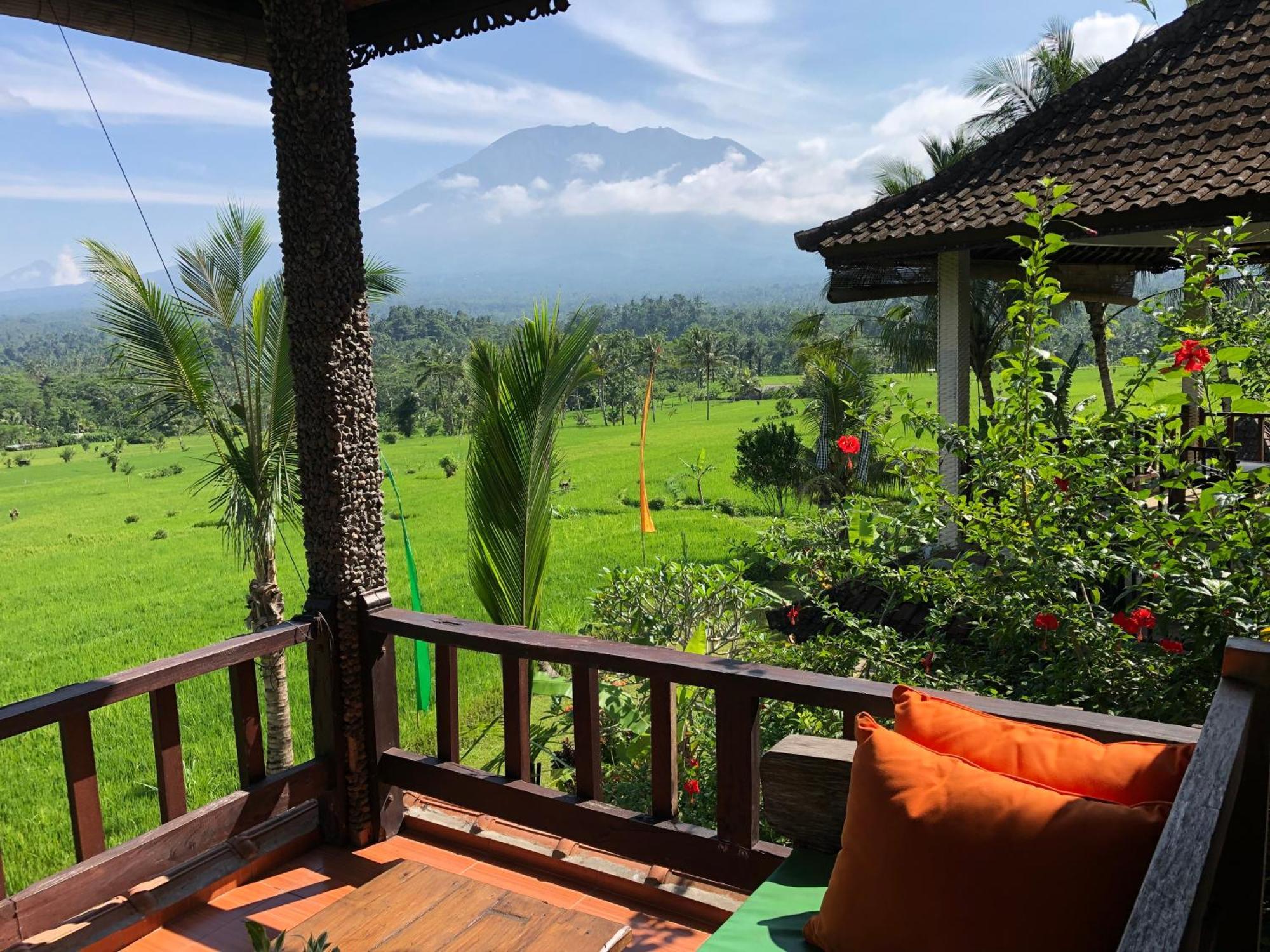Great Mountain Views Villa Resort Selat Номер фото
