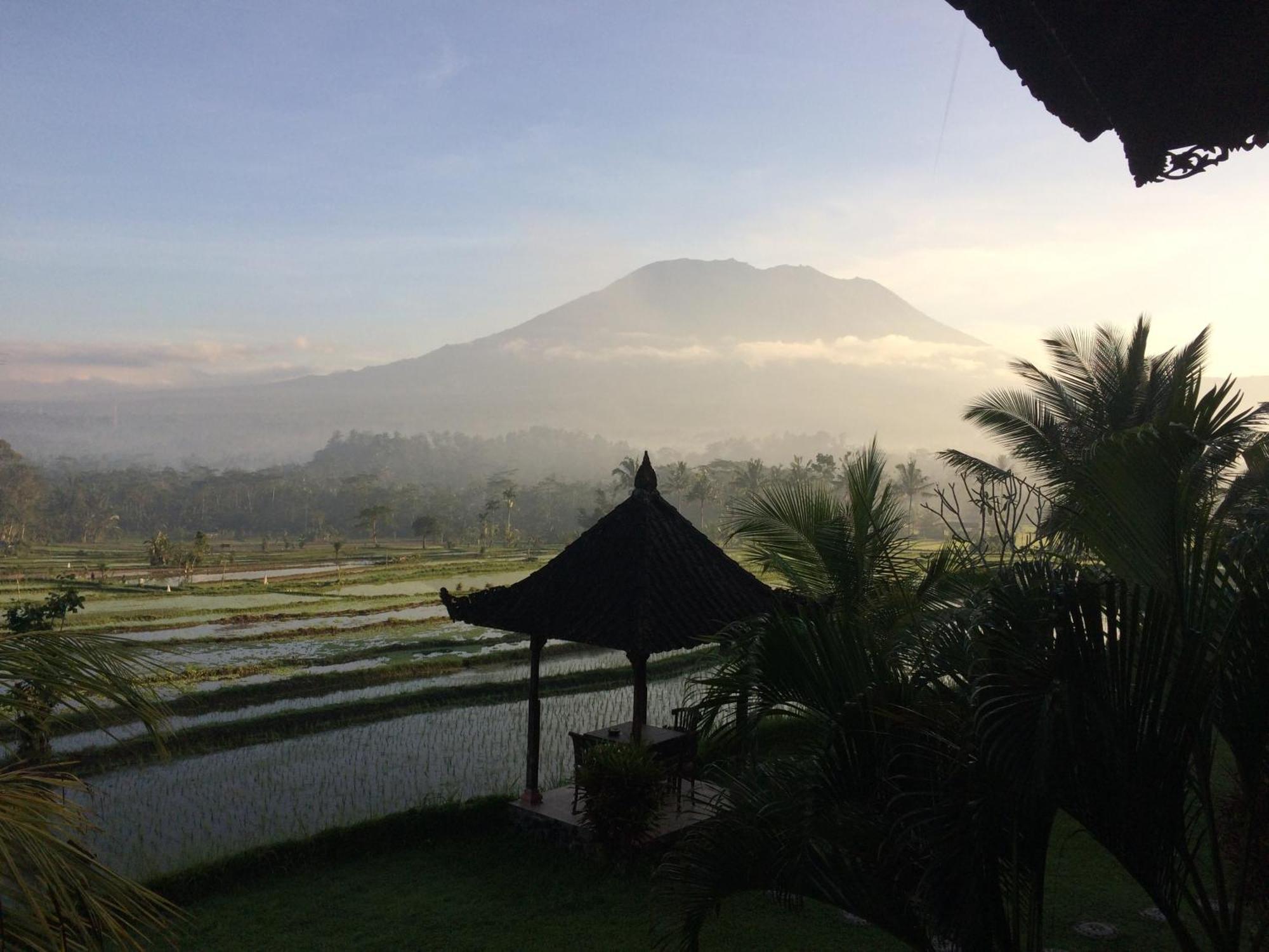 Great Mountain Views Villa Resort Selat Экстерьер фото